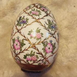 Porcelain egg